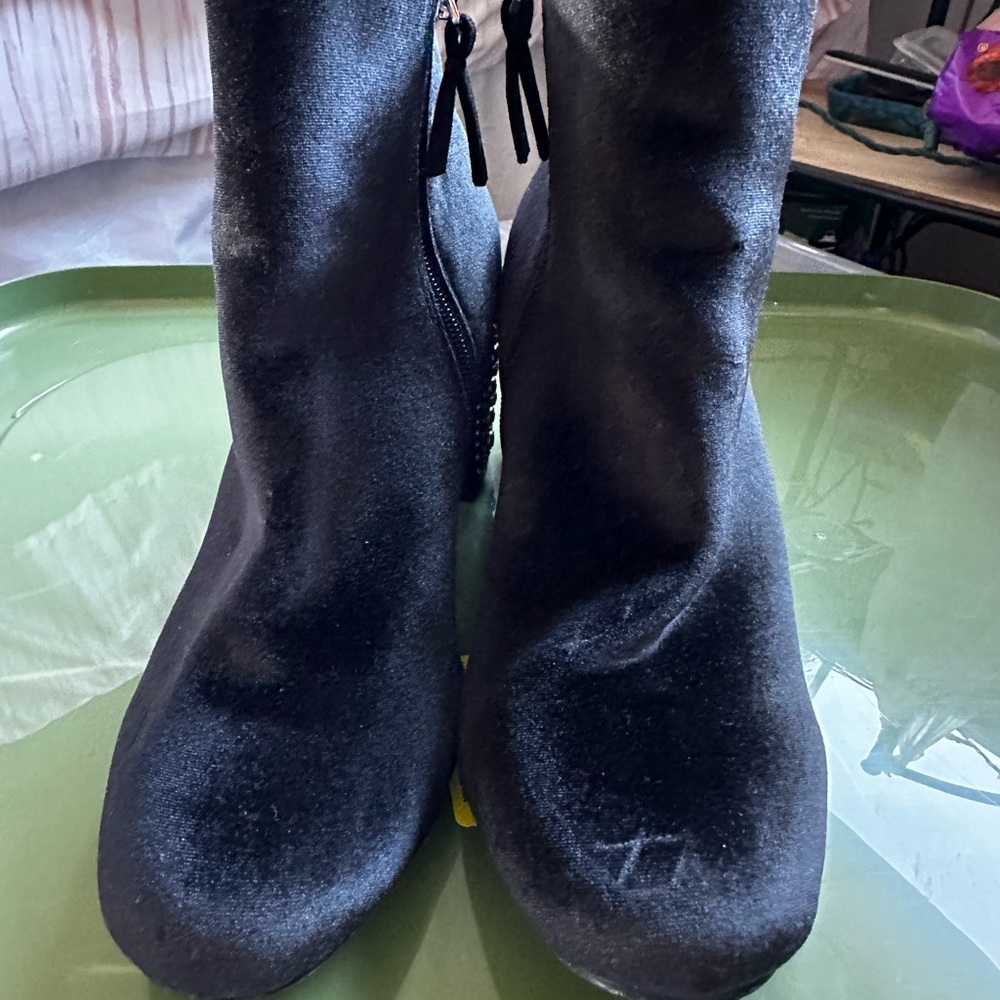 Boots size 9